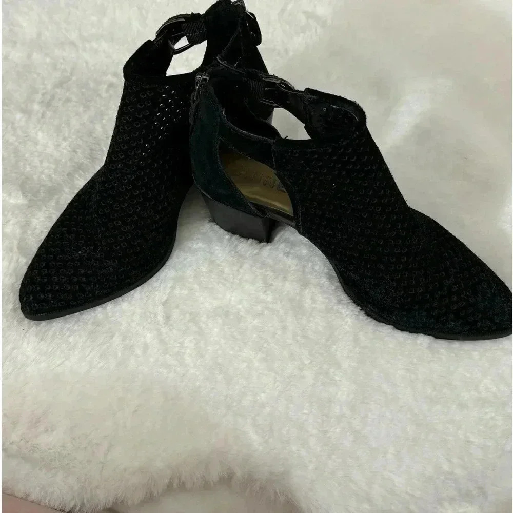 Y2K Grace Anne Black Suede Buckle Perforated Heeled Booties Boots Anne Klein 90s - Picture 4 of 16